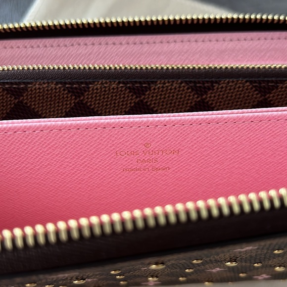 🌸🔅TRADED🔅🌸Louis Vuitton Damier Ebene Studs Zippy Wallet - Picture 9 of 11